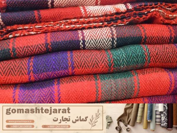 پارچه مبلی طرح گلیم دارای طرح های شلوغ و رنگ های گرم و خیره کننده